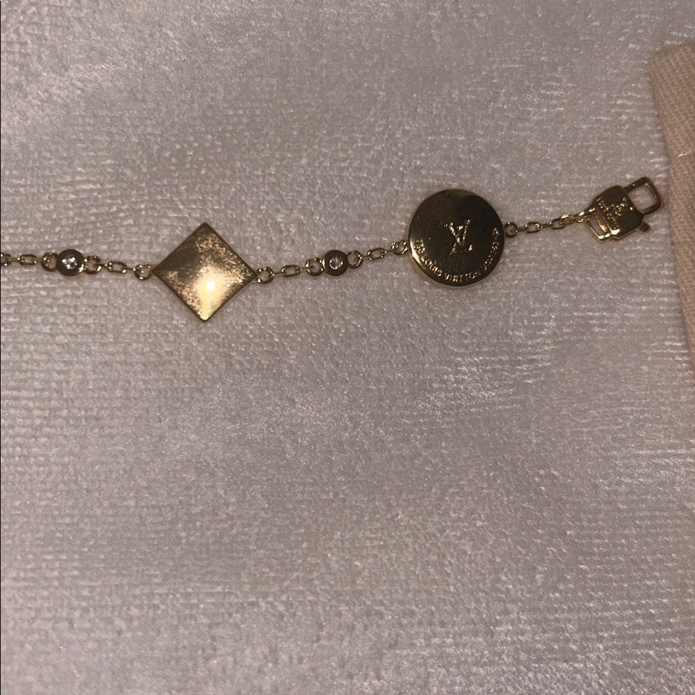 Louis Vuitton Star & Sun Motif Bracelet- Gold & pink Mother-of-Pearl - Picture 6 of 6